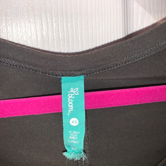 Short Sleeve Athletic Top - Picture 2 of 3